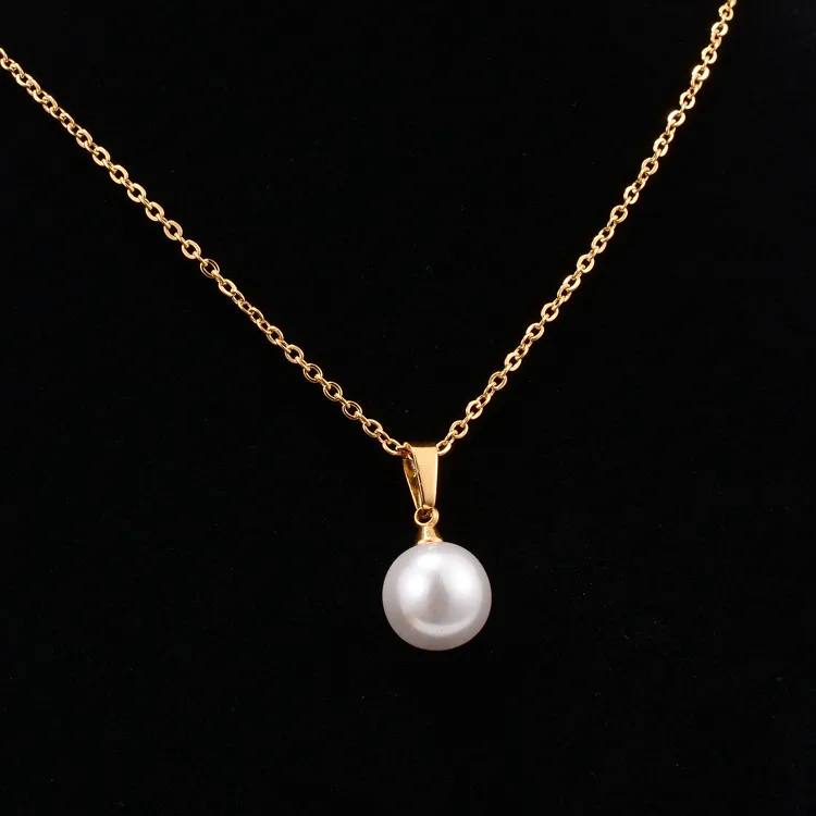 Luna Pearl Pendant Necklace