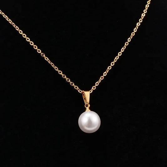 Luna Pearl Pendant Necklace